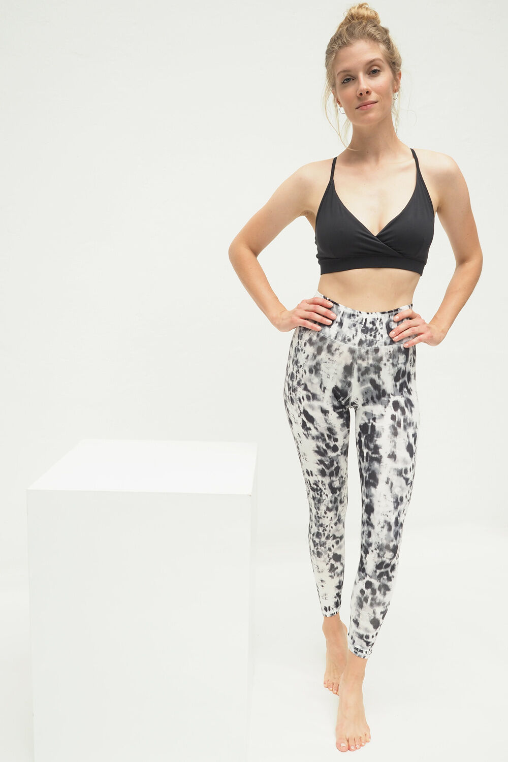 cb0800d52db415457e818ce65e358a08d06891a5_MS_0009286_001_image_3_63f4ee0b07f62 Kismet Ganga Legging Animal Black White