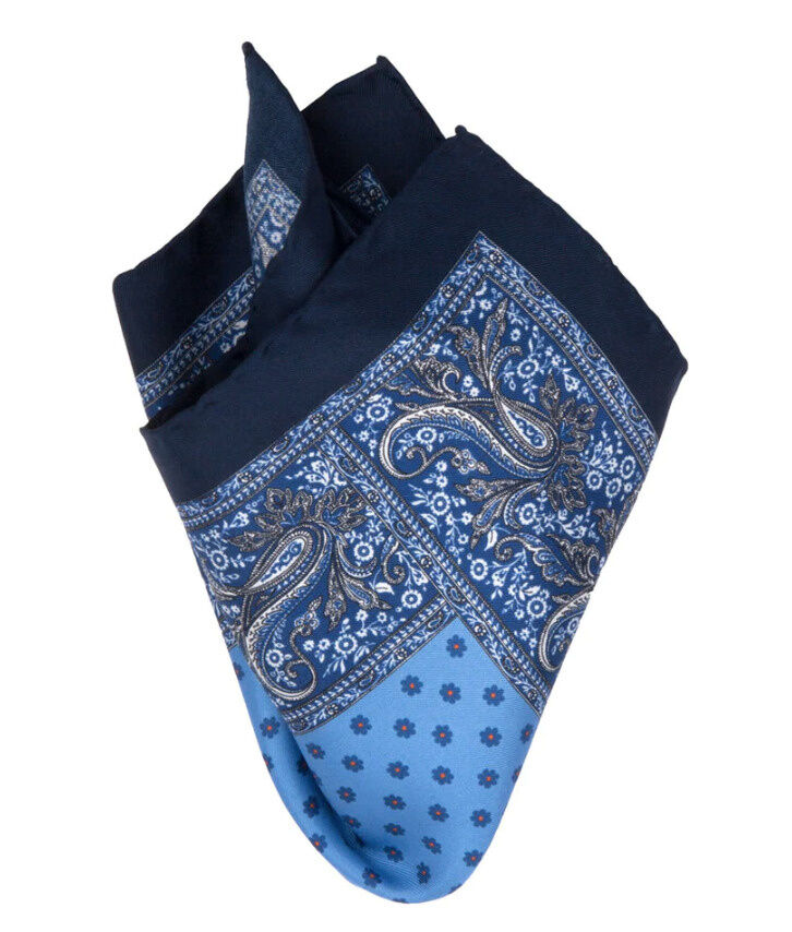 HANDROLLIERTES EINSTECKTUCH AUS SEIDEN-TWILL MIT FLORALEM MUSTER