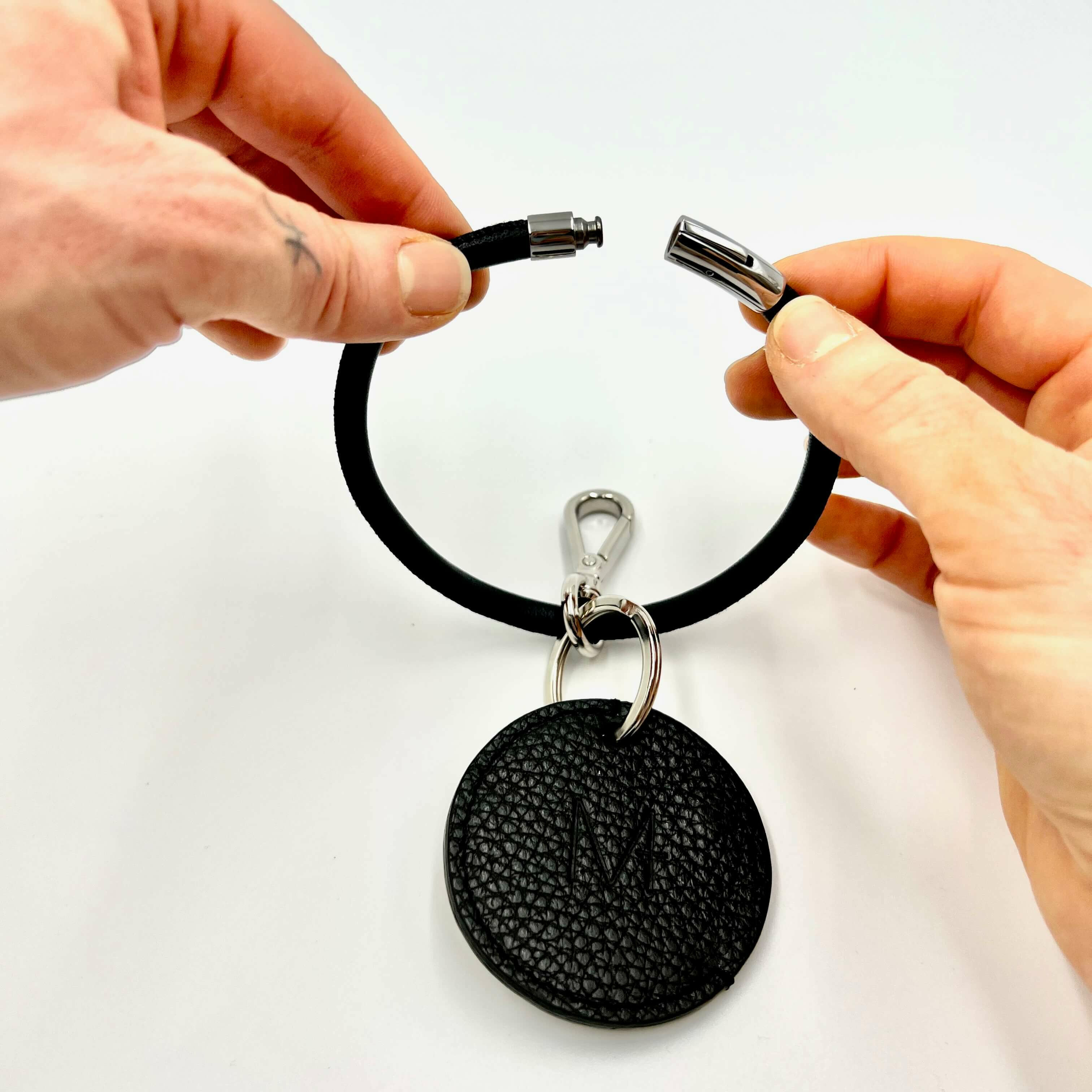 00b130ac4cdbe28f6d70857146e8199af41be6e2_MS_0001097_001_image_6_631739ae1abb5 Key bracelet 3.0