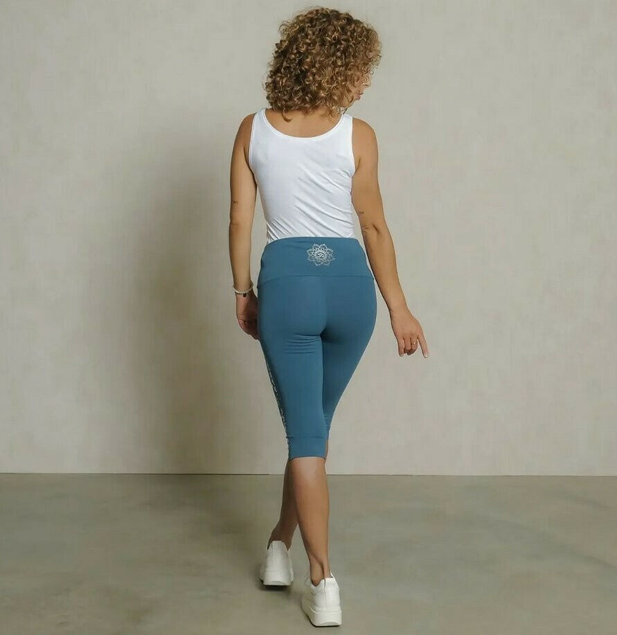 be2e032b6dd2c04e42a88fb43c87027627333e9a_MS_0001172_007_image_3_632478f9bd8f8 Leggings capri blue-bay