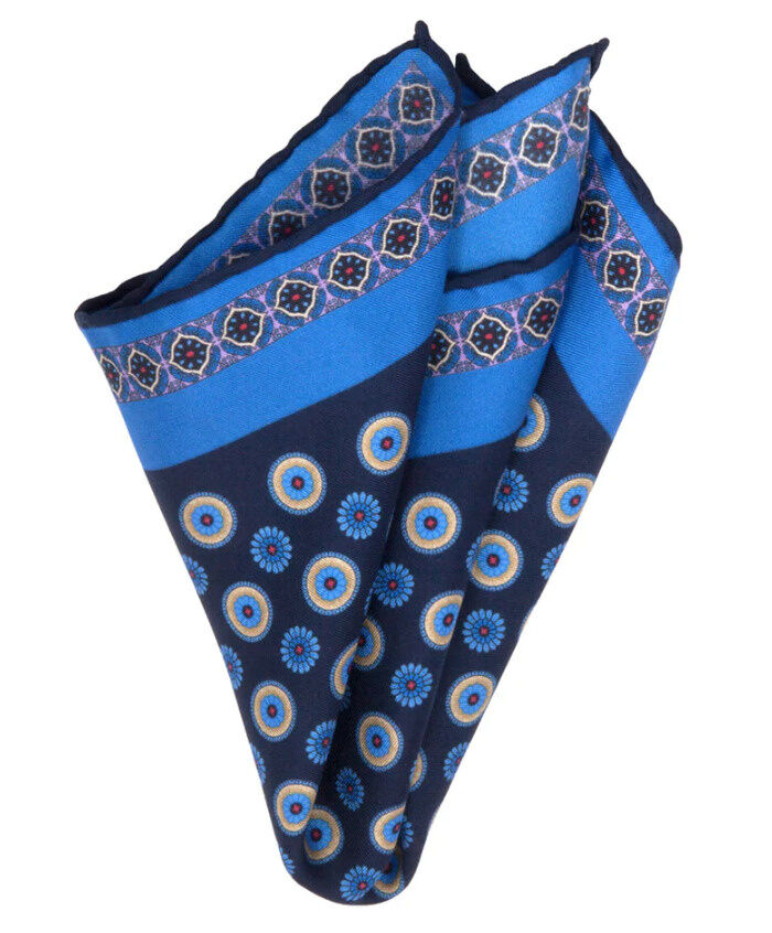 HANDROLLIERTES EINSTECKTUCH AUS SEIDEN-TWILL MIT BLÜTEN
