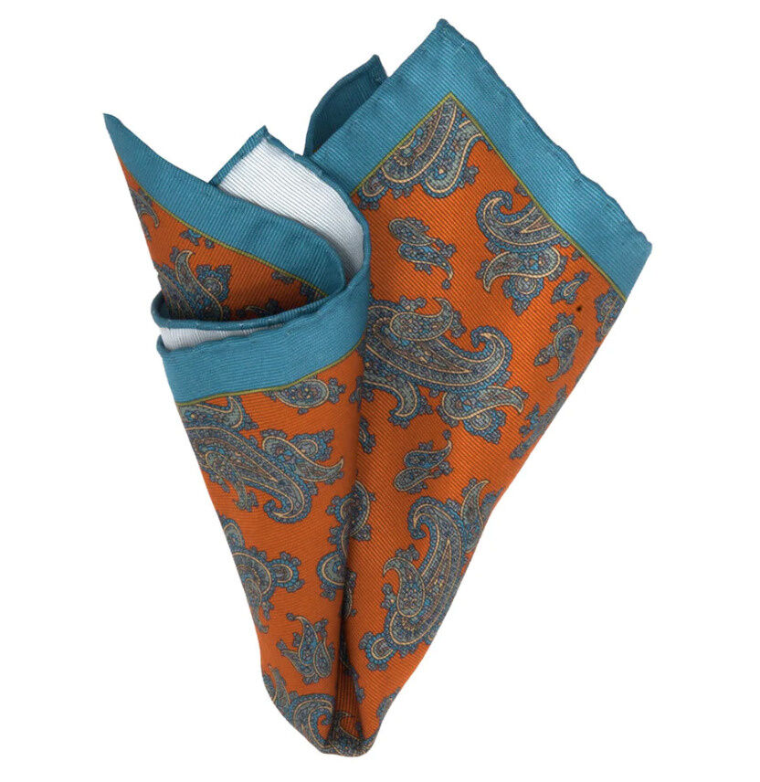 HANDROLLIERTES MOGADOR-EINSTECKTUCH MIT PAISLEY-MUSTER